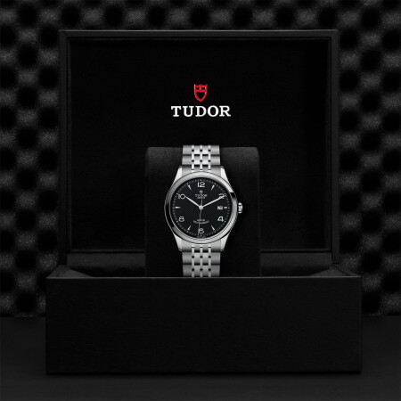 TUDOR 1926 watch, 39 mm steel case, dark-coloured dial