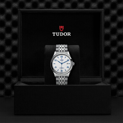 TUDOR 1926 watch, 39 mm steel case, opaline and blue dial