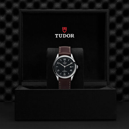 TUDOR 1926 watch, 39 mm steel case, dark-coloured dial