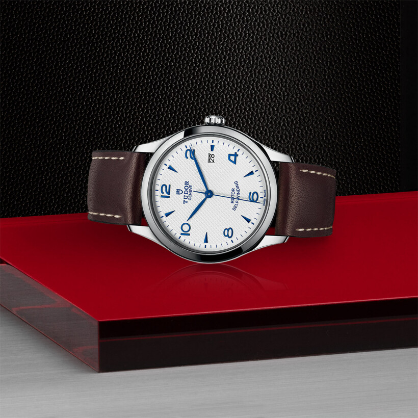 TUDOR 1926 watch, 39 mm steel case, opaline and blue dial