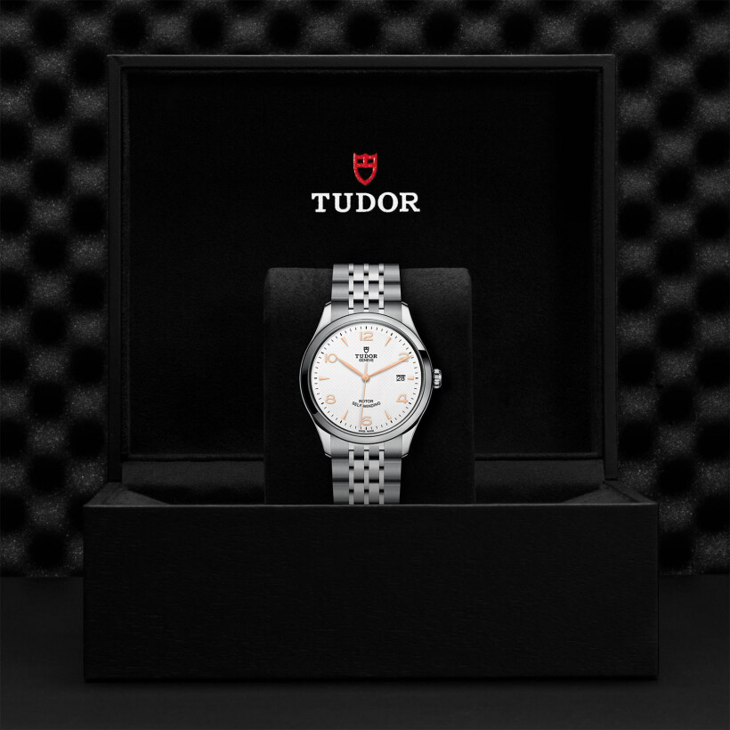 TUDOR 1926 watch, 39 mm steel case, light-coloured dial