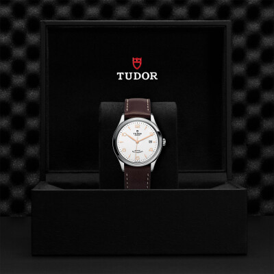 TUDOR 1926 watch, 39 mm steel case, light-coloured dial