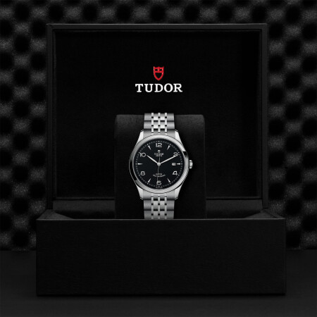 TUDOR 1926 watch, 41 mm steel case, dark-coloured dial