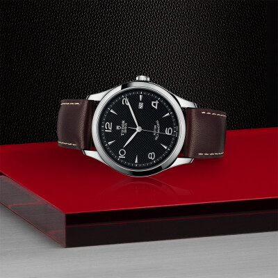 TUDOR 1926 watch, 41 mm steel case, dark-coloured dial