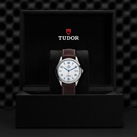 TUDOR 1926 watch, 41 mm steel case, opaline and blue dial