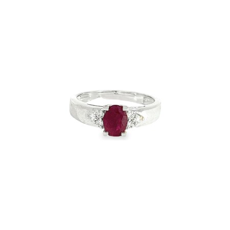 Bague en or blanc, rubis et diamants