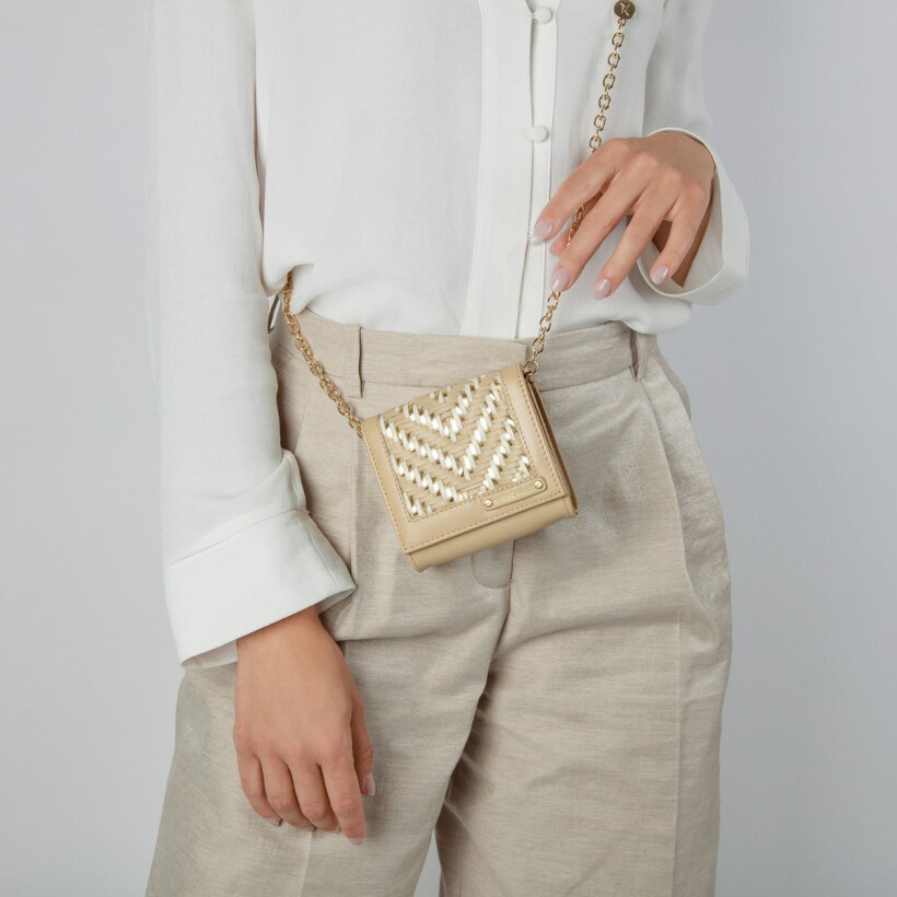 Sac micro Mauboussin Une Femme dans la Ville, chevrons beige doré ivoire