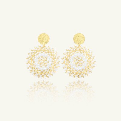 Boucles d'oreilles Sàntibé Bijoux Mini Espagnola en laiton, métal doré et perles blanc doré