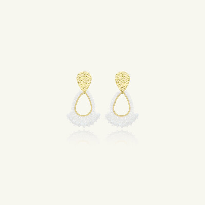 Boucles d'oreilles Sàntibé Bijoux Mini Rio en laiton, métal doré et perles blanc