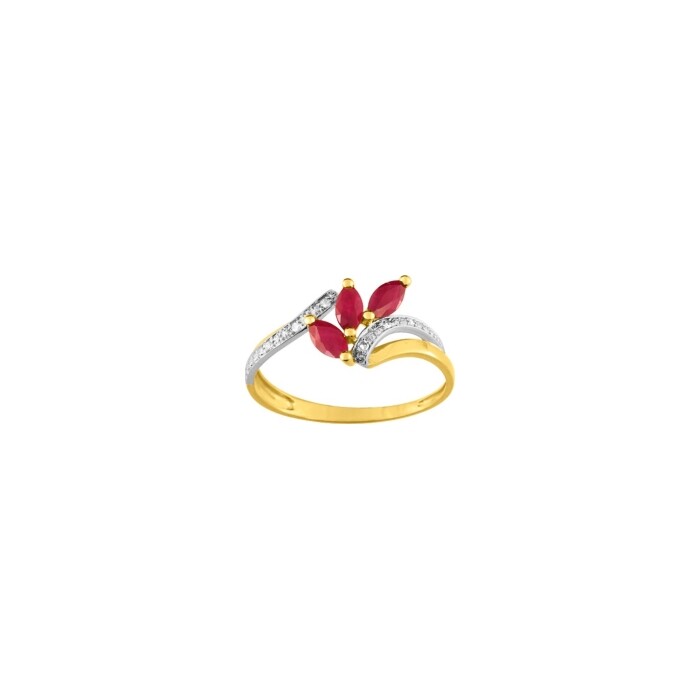 Bague en or jaune, or blanc, rubis et diamants