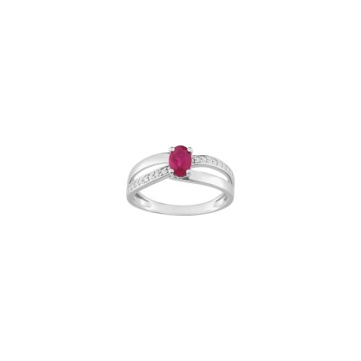 Bague en or blanc, rubis et diamants