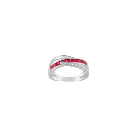 Bague en or blanc, rubis et diamants