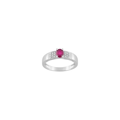 Bague en or blanc, rubis et diamants