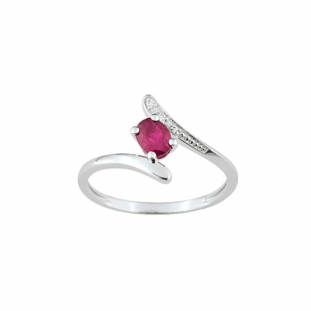 Bague en or blanc, rubis et diamants