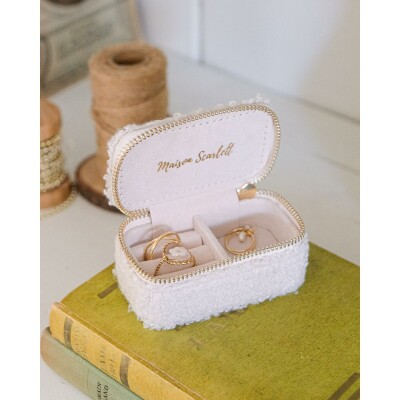 Boîte à bijoux de voyage Maison Scarlett Marie en tissu moumoute - Blanc
