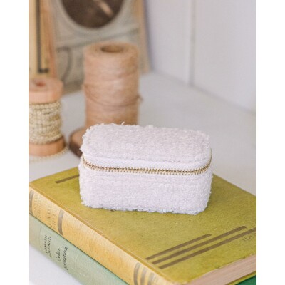 Boîte à bijoux de voyage Maison Scarlett Marie en tissu moumoute - Blanc