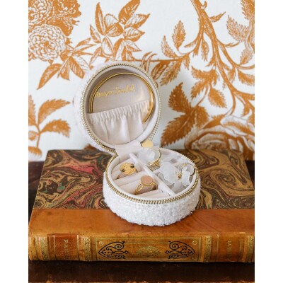 Boîte à bijoux de voyage Maison Scarlett Yvonne en tissu moumoute - Blanc