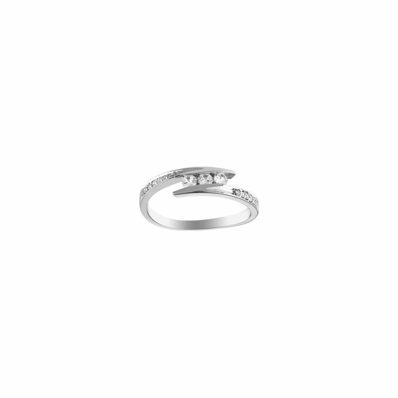 Bague en or blanc et oxydes de zirconium