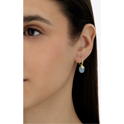 Boucles d'oreilles Nanis Dancing Azure en or jaune, diamants et aigue-marine