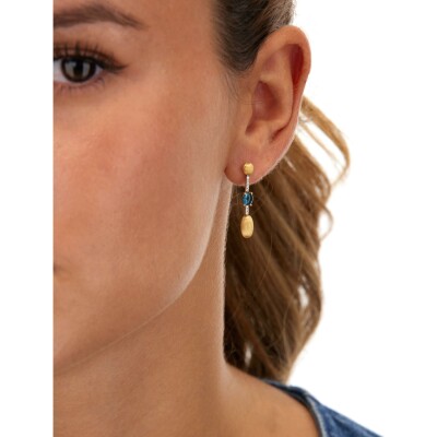 Boucles d'oreilles Nanis Dancing Azure en or jaune, diamants et topaze Bleu London