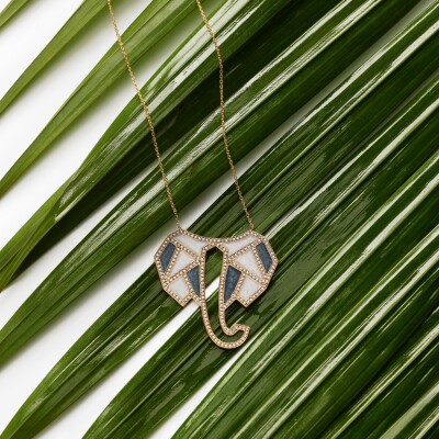 Collier Éléphants XL en or jaune, nacre grise, nacre blanche et diamants