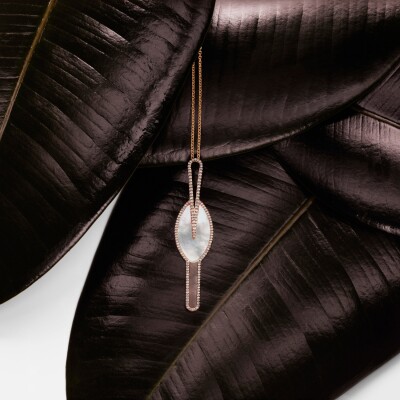 Collier Calao en or jaune, diamants et nacre blanche et grise