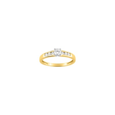 Bague en or jaune et oxyde de zirconium