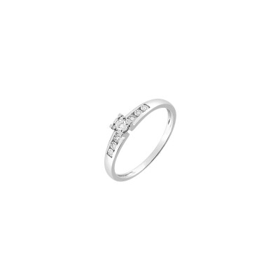 Solitaire accompagné en or blanc et diamants