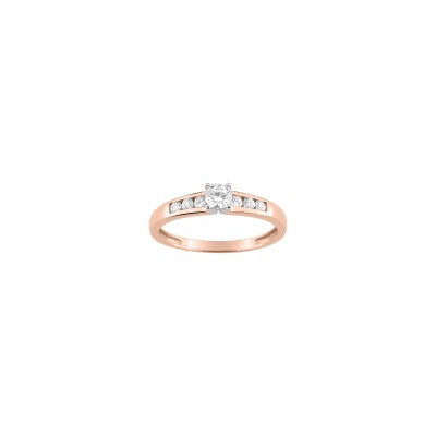 Bague en or rose et oxyde de zirconium