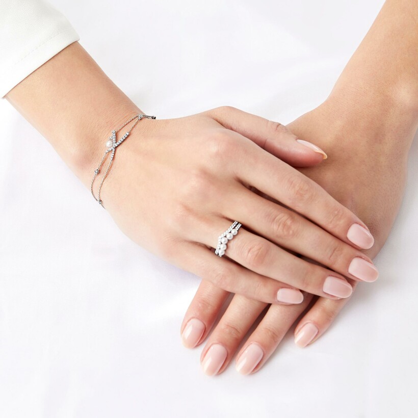 Bracelet Yoko London Sleek en or blanc, perle Akoya japonaise et diamants