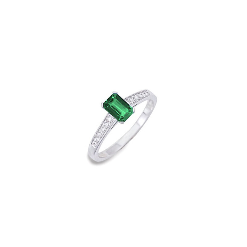 Bague Emeraude rectangle et diamants sur corps en or blanc