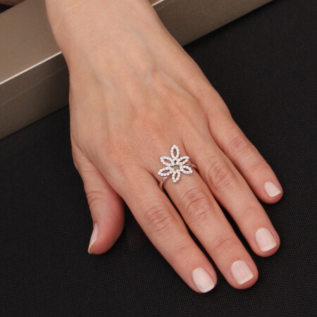 Bague Doux Marquise en or blanc et diamants