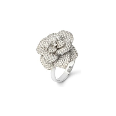 Bague en or blanc, motif fleur pavé de diamants, total 1,80 carat