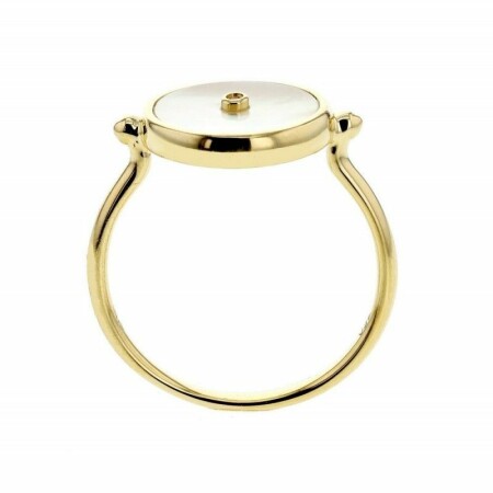 Bague Adriana Karembeu Sniper en or jaune, nacre et diamant