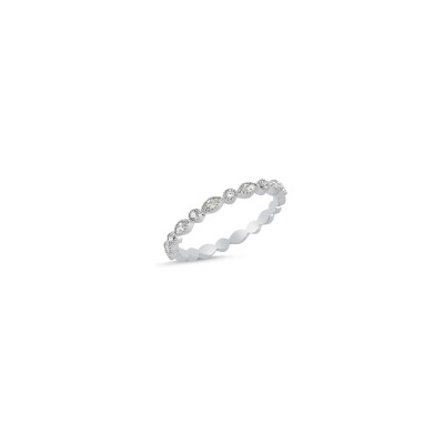 Alliance demi tour en or blanc et diamants