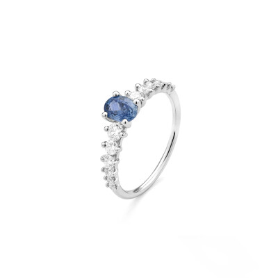 Bague en or blanc, saphir bleu et diamants 0.52ct