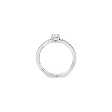 Solitaire en or blanc et diamants