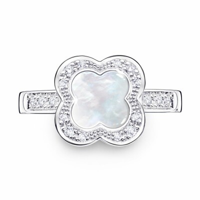 Bague Mauboussin Trèfle de toi petit modèle en or blanc, nacre et diamants