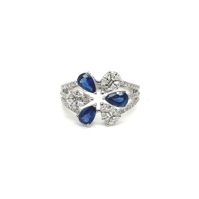 Bague fleur ajourée en or blanc, émeraudes taille poire et diamants