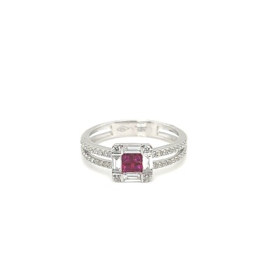 Bague carré en or blanc, rubis et diamants