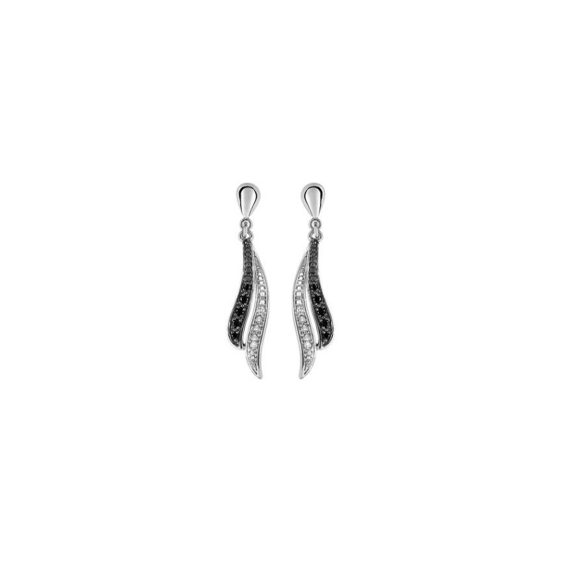 Boucles d'oreilles pendantes en or blanc et diamants