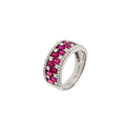 Bague en or blanc, rubis et diamants