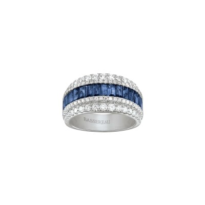 Bague Art Déco en or blanc, saphirs bleus et diamants