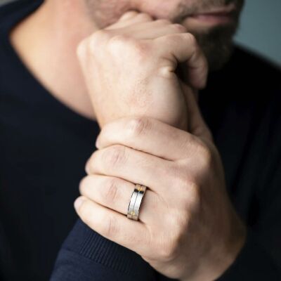 Bague Herbelin Newporten acier brossé et vis en or jaune