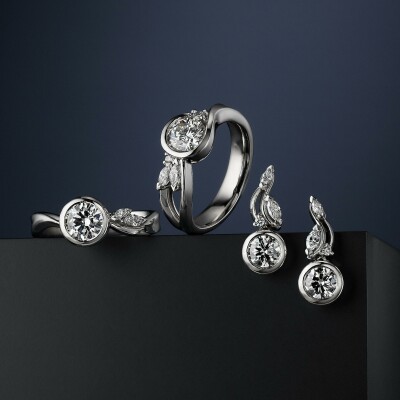 Round brillaint cut Diamond rings and earrings