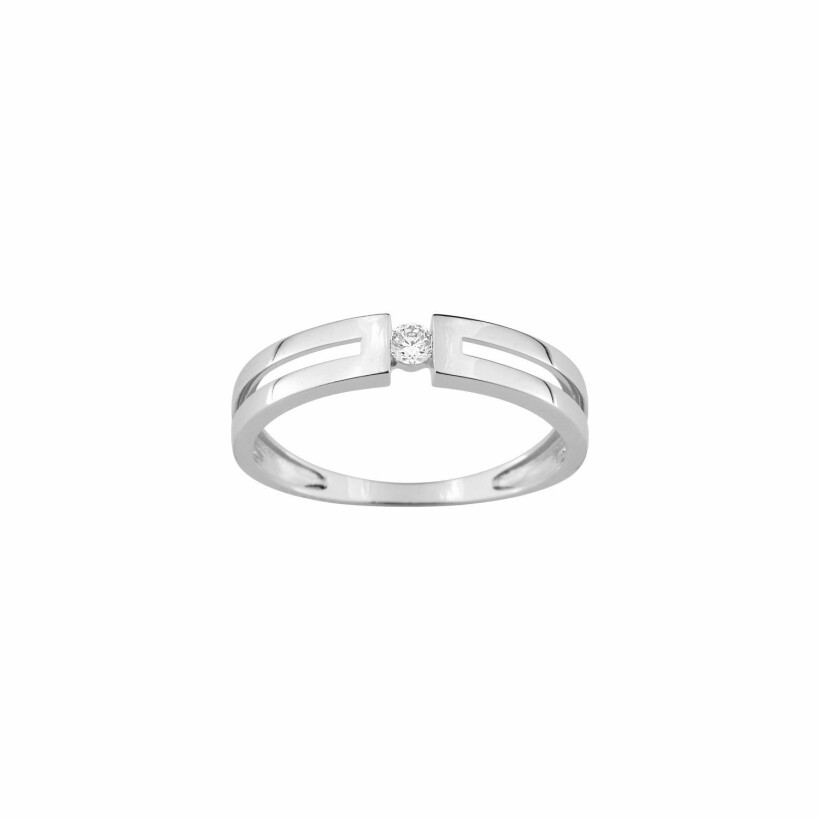 Bague en or blanc et oxyde de zirconium