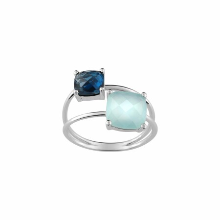 Bague en or blanc, topaze bleue et calcédoine