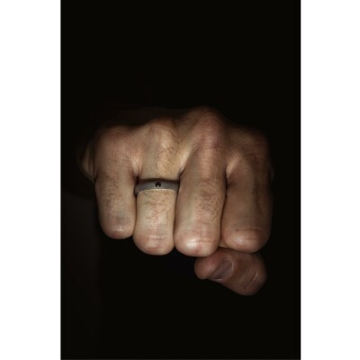 Bague solitaire Mano J en titane et diamant noir