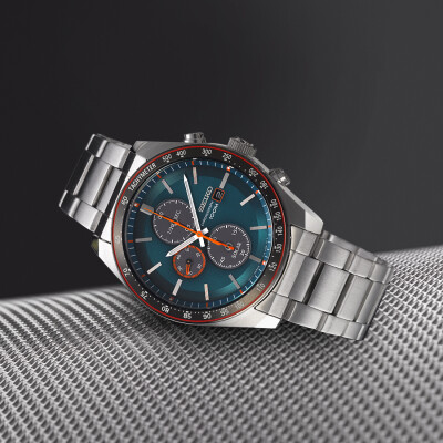 Montre Seiko Sport Chronographe Quartz Solaire SSC717P1