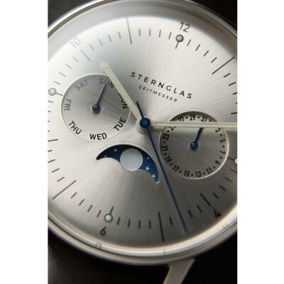 Montre Sternglas Naos Moonphase S01-NM52-BR03